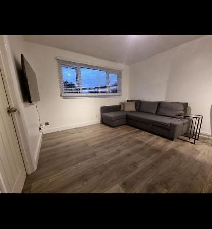 Modern 2 Bed Apartment & Free Parking Кэнтербари Экстерьер фото
