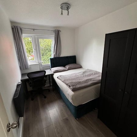 Modern 2 Bed Apartment & Free Parking Кэнтербари Экстерьер фото