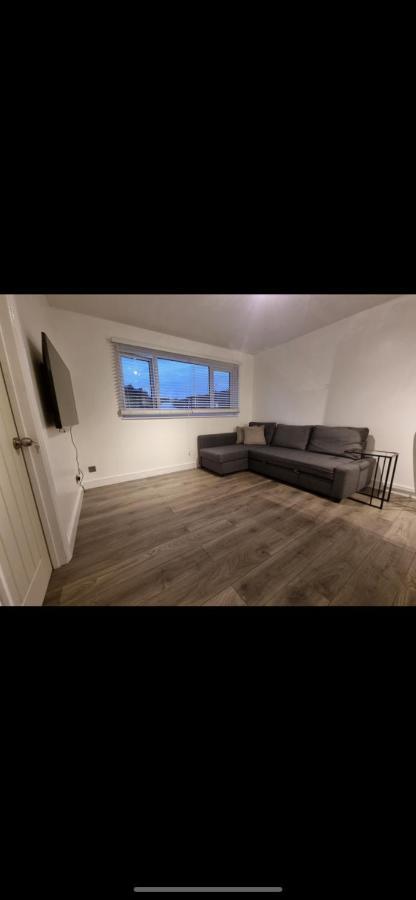 Modern 2 Bed Apartment & Free Parking Кэнтербари Экстерьер фото