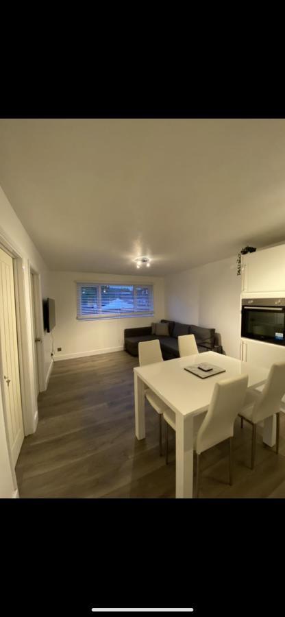 Modern 2 Bed Apartment & Free Parking Кэнтербари Экстерьер фото
